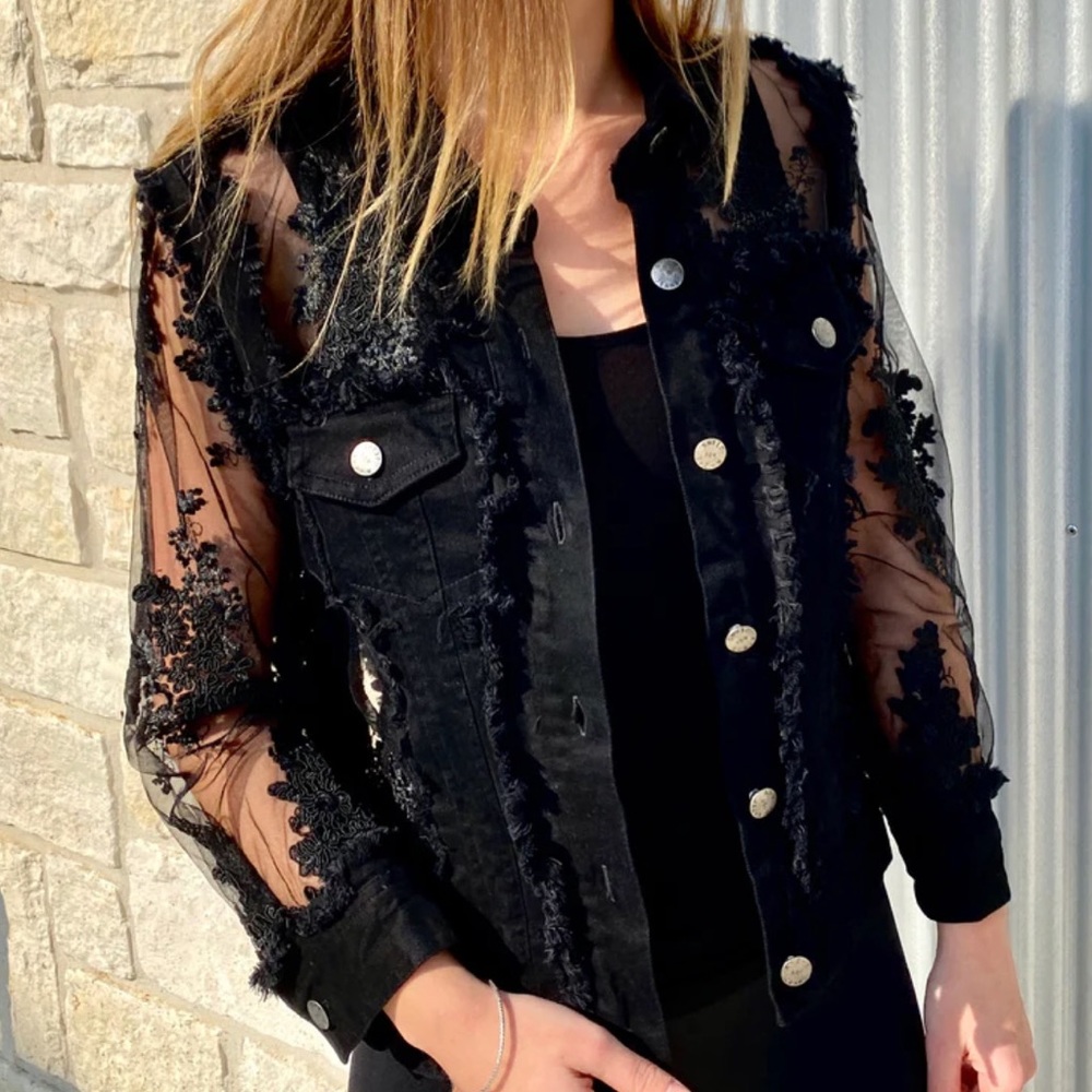 FORAVI - FLORAL JACKET IN BLACK
